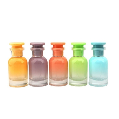 comprare La bottiglia di profumo all'ingrosso dello spruzzo del punto 30ml dei produttori, bocca della vite spruzza la bottiglia di profumo di vetro di pendenza di colore online manufacture