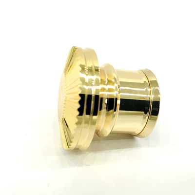 comprare Tappi di bottiglia di alluminio del profumo di Zamak di colore classico su ordinazione dell'oro online manufacture