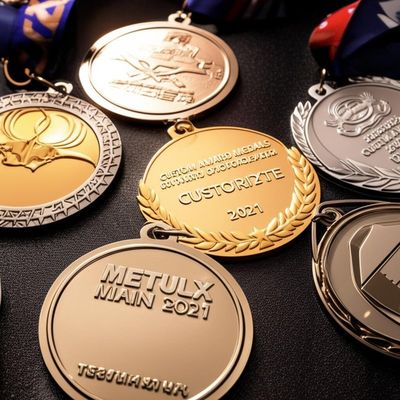 comprare Customized Design Award Medal with 2mm Thickness and 7-10 Business Days Production for Corporate Events online manufacture