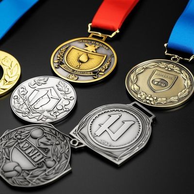 comprare Customized Design Metal Award Medal with 2mm Thickness and 7-10 Business Days Production online manufacture