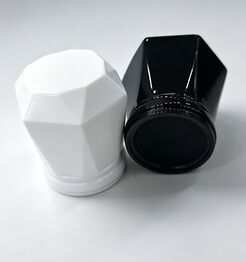 comprare Cappuccio per profumi Zamak a taglio di diamante con disegno geometrico multi-faccettato e finiture personalizzabili fabbricazione online