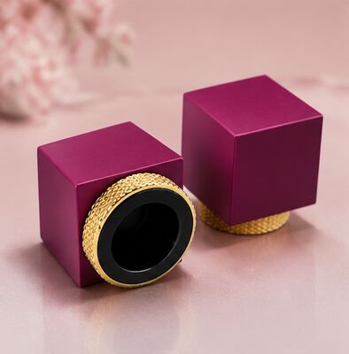 comprare Tappo profumo AURÉLIA Cube Luxe in lega di zinco con logo personalizzato e finitura galvanica fabbricazione online