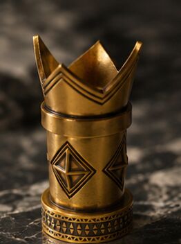 comprare Antico cappuccio per profumi Zamak a forma di corona in oro con dettagli incisi tribali per imballaggi di profumi di lusso fabbricazione online