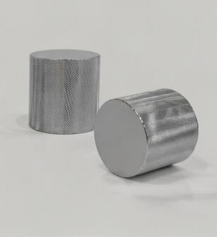 comprare Cappuccio per profumi in lega di zinco di lusso Chevron inciso con finitura lucida e resistenza alla corrosione fabbricazione online