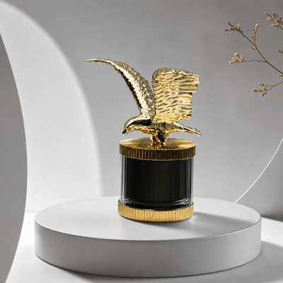 comprare Lussuoso 3D Ali spiegate Aquila Zamac Tappo del profumo Placcato in oro Testurizzato Falco volante Scultura Base scanalata verticale Coperchio della fragranza Copri bottiglia di profumo in lega di zinco Logo personalizzato FEA15 per bottiglia di profumo fabbricazione online