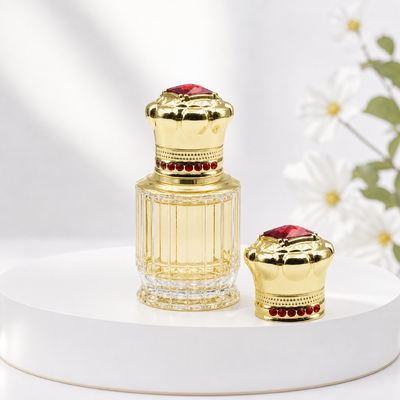 comprare Ingrosso Specchio ad alto lucente Oro Corona Reale Cappuccio perfume con cappuccio quadrato Rosso Diamante superiore e cerchio Cintura di strass rosso Chiusura Zamac pesante OEM Logo di incisione personalizzato Medio Oriente Luxury Fragrance fabbricazione online