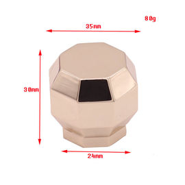 comprare Coroni la placcatura di fusione sotto pressione del tappo di bottiglia del metallo di forma di colore di vetro dell'oro online manufacture
