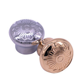 comprare 26 * 32 magnetici superiori in lega di zinco/Zamak della bottiglia di profumo dell'oro la pressofusione online manufacture