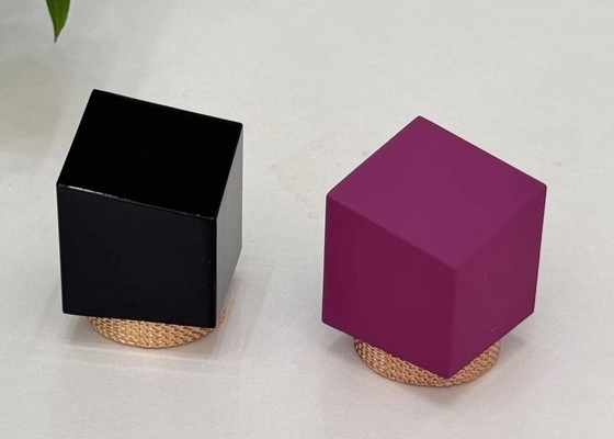 Cappotti per bottiglie di profumi a colori personalizzabili in lega di zinco con materiale ecologico
