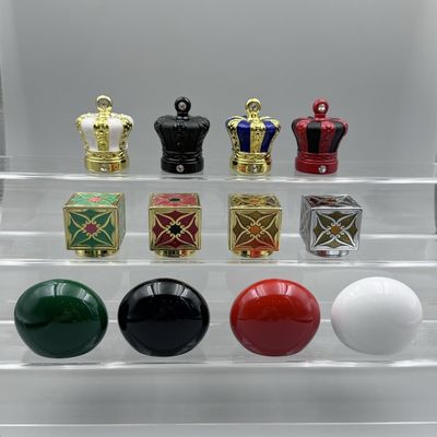 Squisiti cappucci di profumo Zamak diamanti nero / oro per collo di bottiglia standard