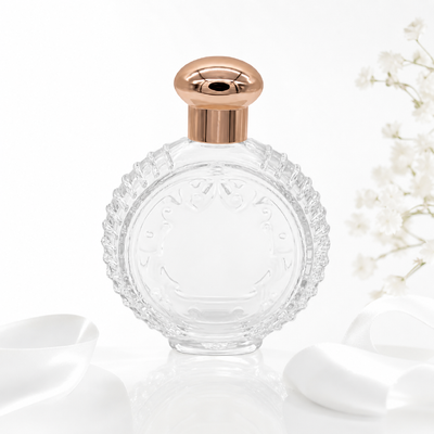 Capo della bottiglia di profumo Zamak Premium con capo in oro rosa in rilievo, sigillo ermetico e disegno intagliato CNC
