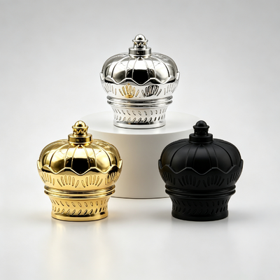 Fabbrica di lusso forma di corona cavo inciso in lega di zinco cappuccio profumo FEA15 Fit vintage in rilievo Zamac bottiglia profumo coperchio multicolore elettroplatazione logo personalizzato OEM ODM