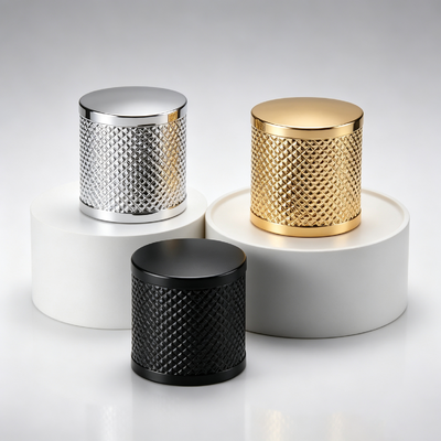 Griglia di lusso Knurling Zamac Perfume Cap Cylinder Flat Top Rim Design FEA15 Bocca Zinc Alloy Perfume Cover Oro Argento Nero Plattatura Logo personalizzato Fabbrica fonte